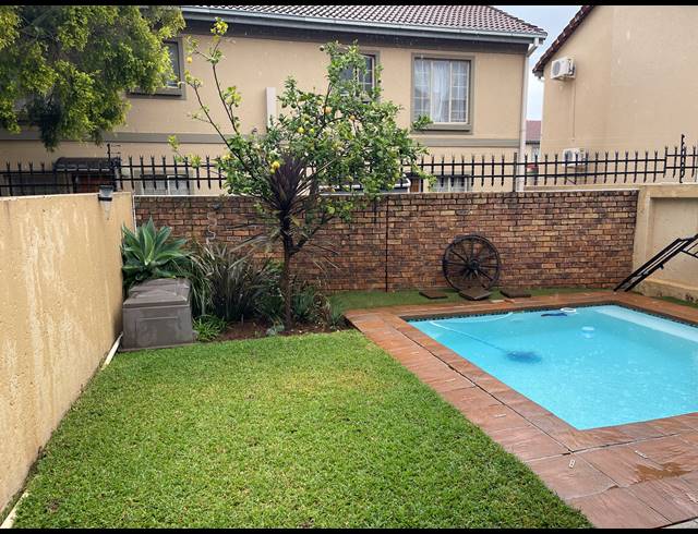 2 bed property to rent in EQUESTRIA